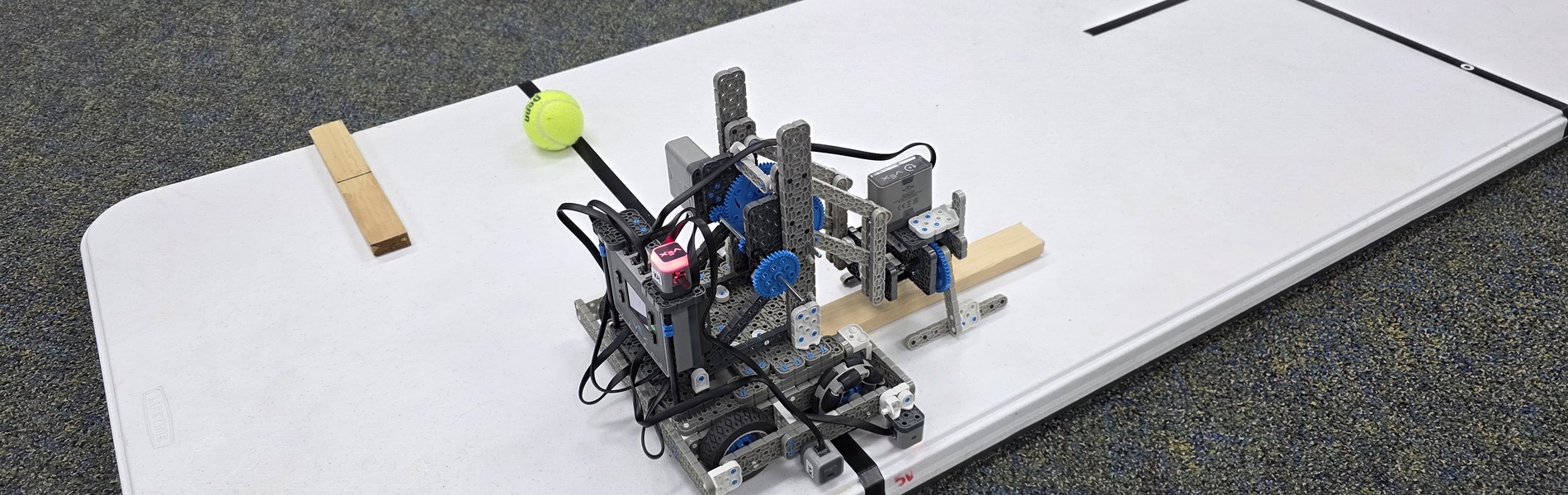 Robot on challenge field
